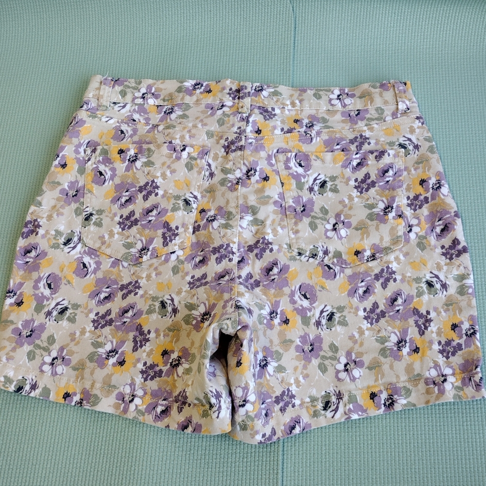 Gloria Vanderbilt Denim Floral Stretch High Waist Shorts Size 14 - Picture 7 of 8